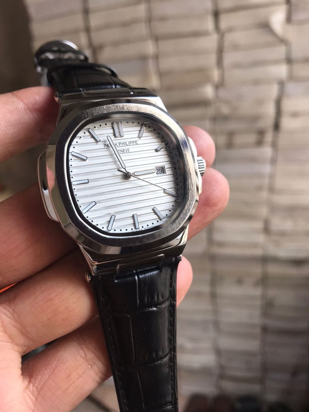 Patek Philippe with Leather Strap – Luxury Men’s Wrist Watch with Classic Design